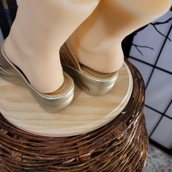 WISH LADIES GOLD LEATHER WEDGE SANDALS WITH GOLD GLITTER DESIGN/SIZE 7 - Picture 4 of 10